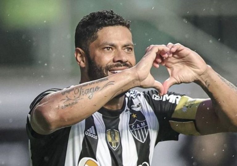 Hulk marca dois de pênalti e Everson salva Atlético em vitória na estreia