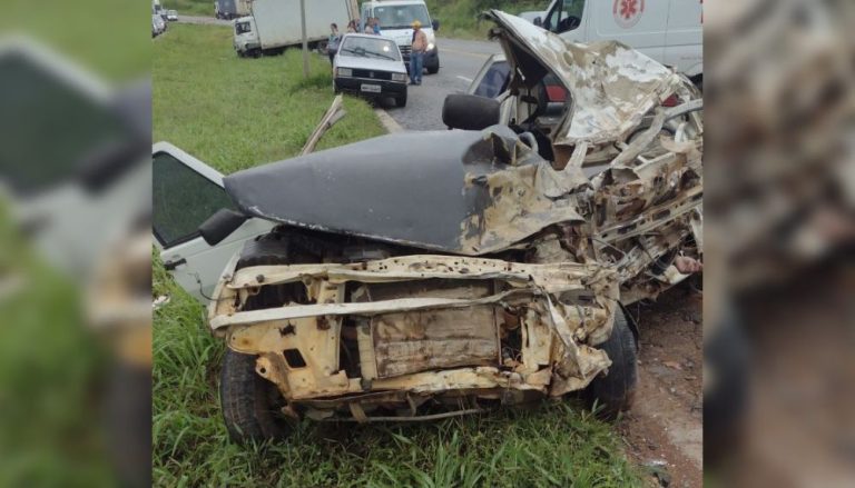 Acidente entre carros e caminhões deixa uma pessoa morta na Serra