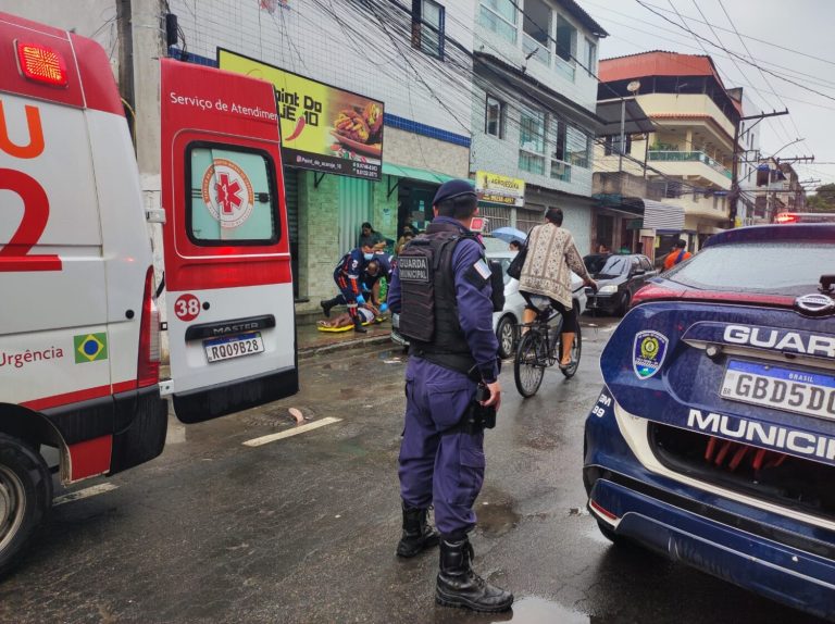 Mulher agride e tenta esfaquear a própria mãe em rua de Vila Velha