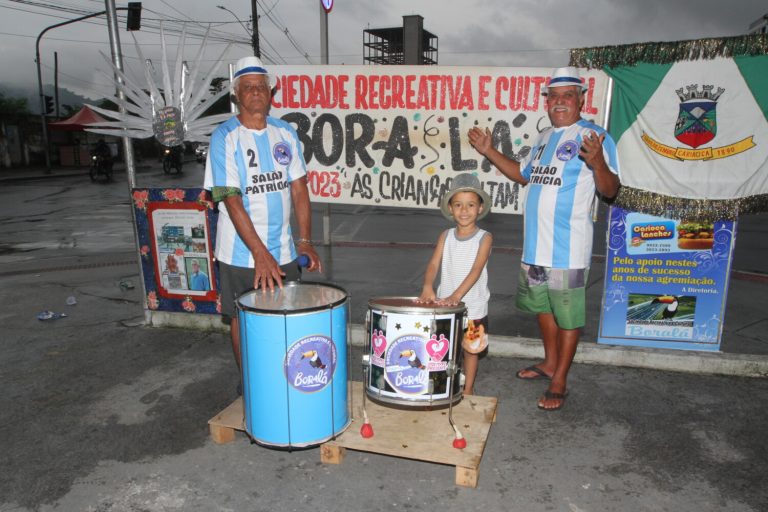 Desfile de blocos de Carnaval em Cariacica