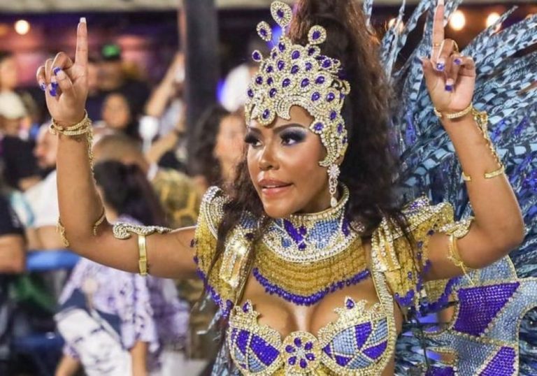 Ex-Miss Bumbum paga fantasia de Carnaval “testando maridos infiéis”