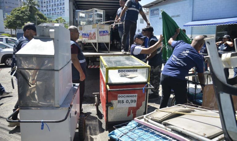 Carrinhos de ambulantes são apreendidos com alimentos contaminados no Rio