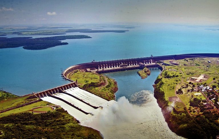 Paraguai usa energia paga por brasileiros a Itaipu e já deve R$ 9 bi