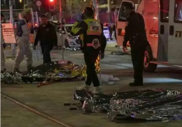 Atirador mata 7 em Jerusalém após ataques de Israel a Gaza e Cisjordânia