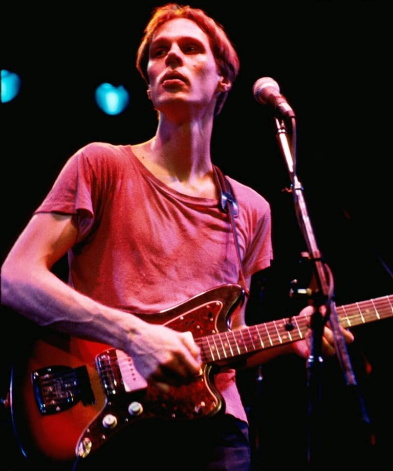 Morre Tom Verlaine, guitarrista do Television e nome influente do punk