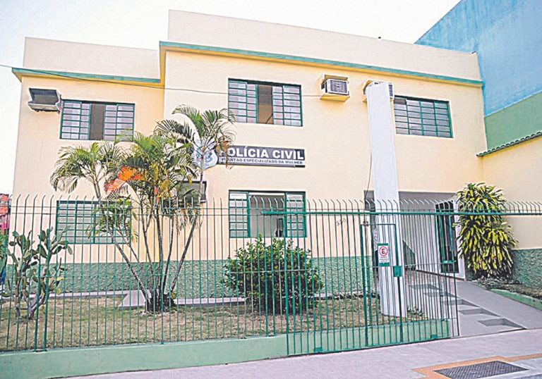 Mulher agredida por marido com botijão