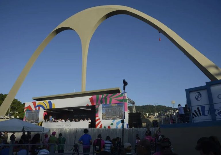 Após morte de menina, Rio cria plano para dispersão na Sapucaí