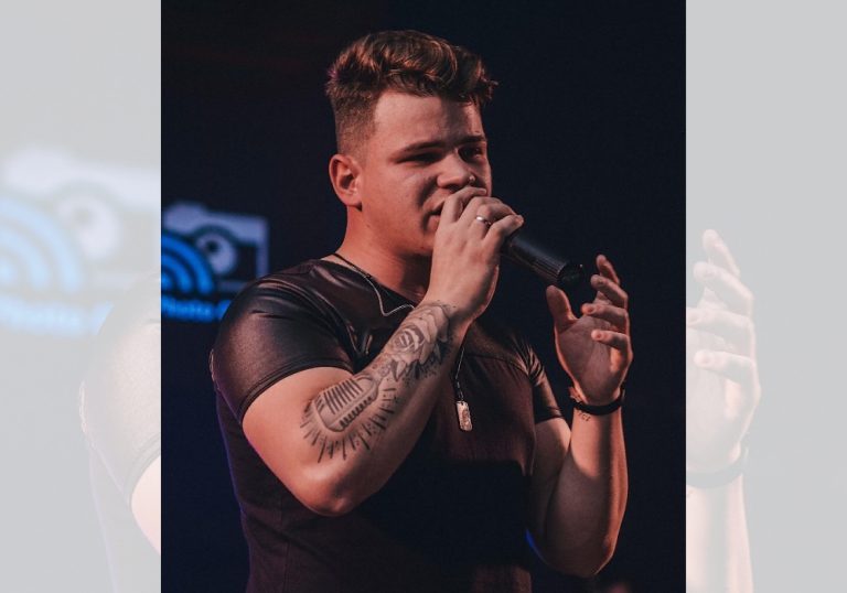 Cantor sertanejo morre após ter carro atingido por criminoso em fuga
