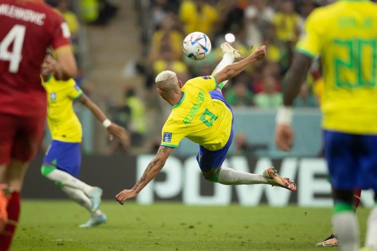 Richarlison concorre ao Prêmio Puskas por golaço pela seleção na Copa do Mundo