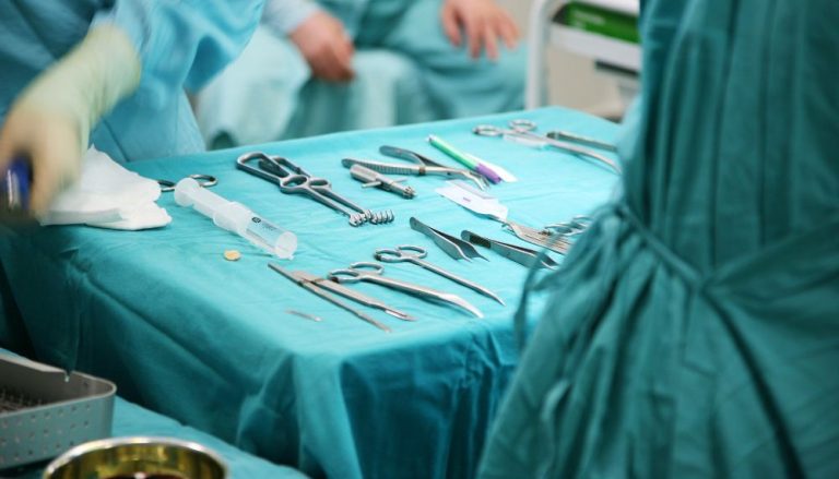 Idoso que ficou cego após cirurgia em olho errado será indenizado em Minas