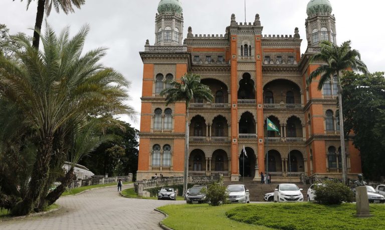 Fiocruz alerta para possível aumento da linhagem XBB do coronavírus