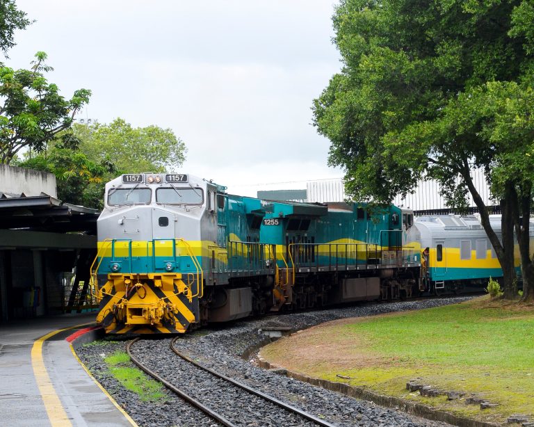 Trem de passageiros de Vitória a Minas retoma circulação parcial