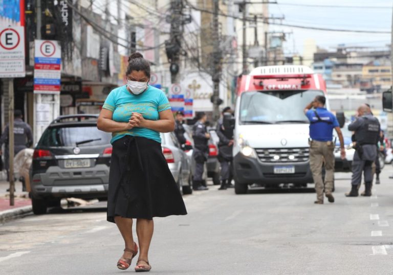 “Ele ficou tentando acalmar o assaltante”, diz irmão de homem feito refém