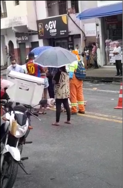 Mulher é atropelada por moto na Rodovia Serafim Derenzi em Vitória