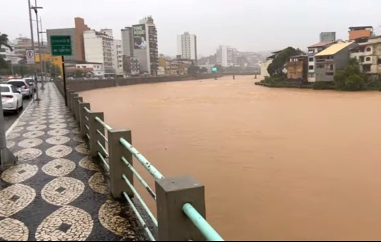 Rio Itapemirim atinge 2 metros acima do nível normal em Cachoeiro