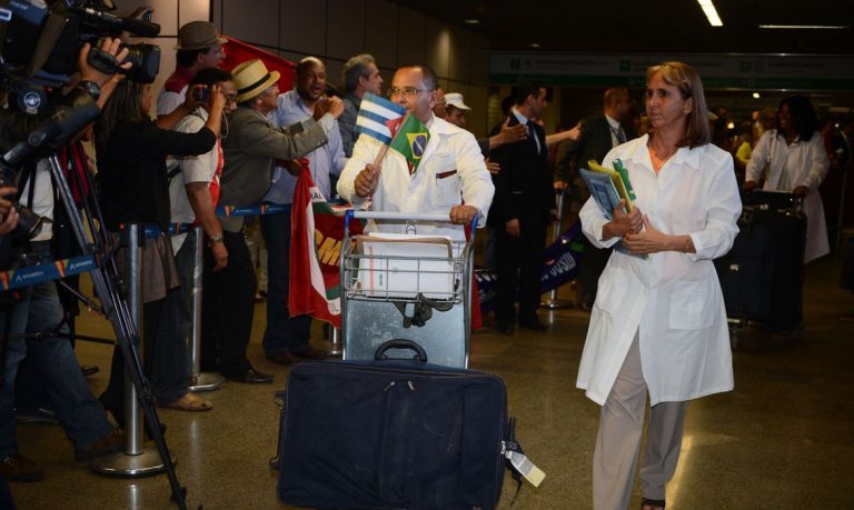 Desembargador manda recontratar 1,7 mil médicos cubanos