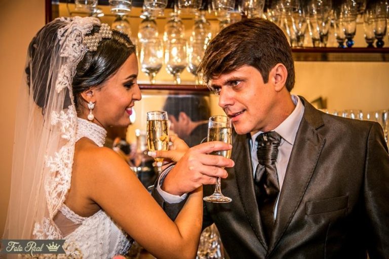 Casal morre após moto ser atropelada por caminhão no ES