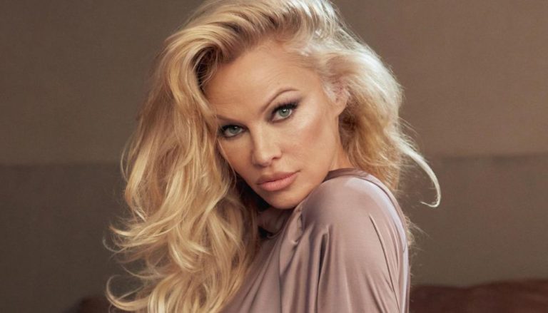 Pamela Anderson conta histórias de amor e sexo