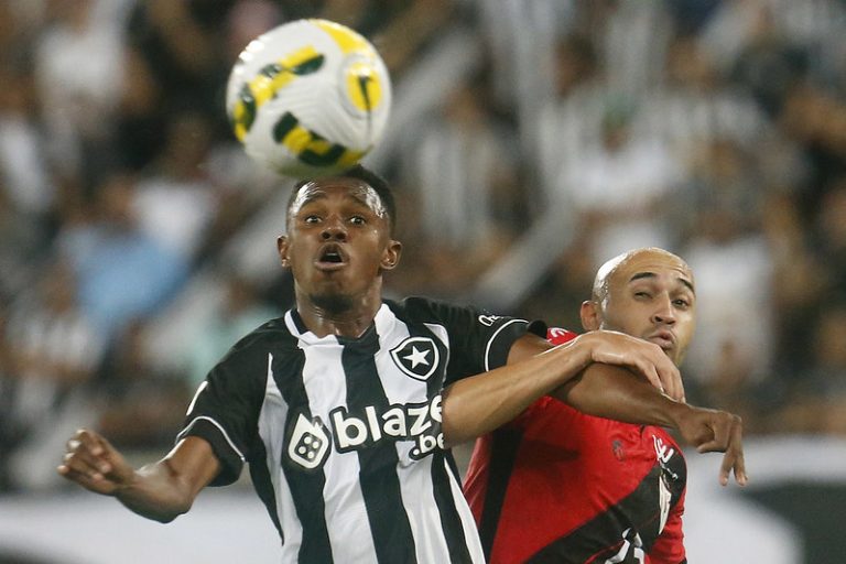 Botafogo confirma venda de Jeffinho ao Lyon