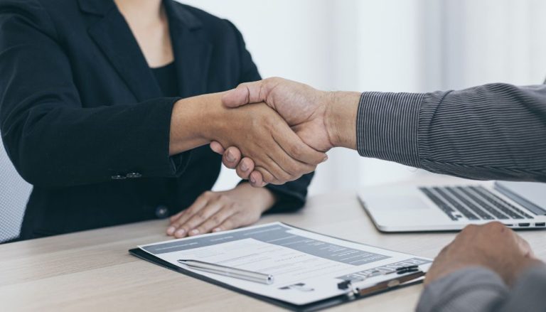 16.468 vagas em empresas e órgãos públicos para ganhar até R$ 32 mil