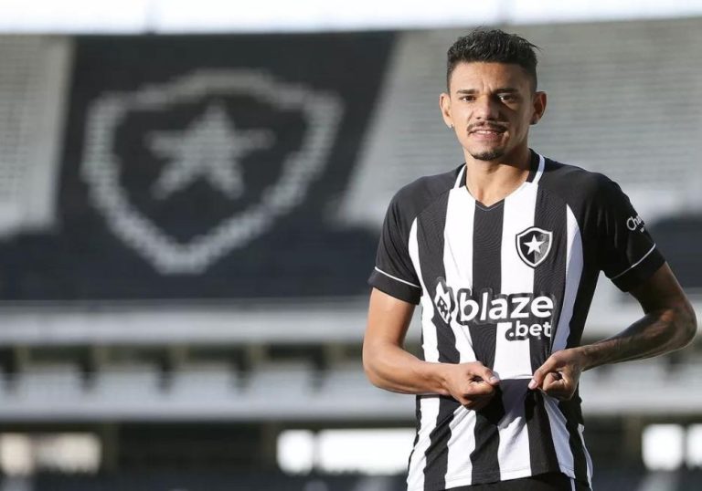 Fogão goleia o lanterna e agora é o vice-líder do Carioca