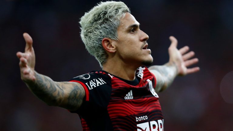 Flamengo busca evitar erros de times brasileiros para passar da semifinal