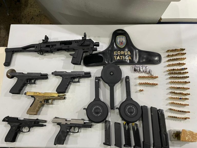 Homem é preso com 5 armas, drogas e munições em bairro de Vitória