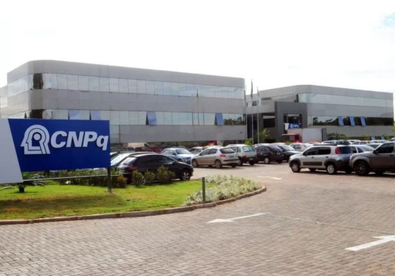 CNPq atrasa pagamento de bolsas para pesquisadores