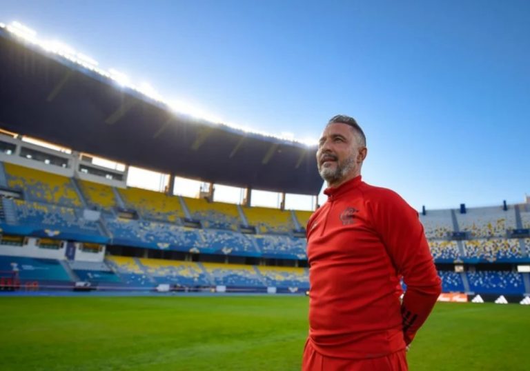 Vítor Pereira e Gabigol se revoltam com juiz após revés no Mundial: ‘Duvidosa’