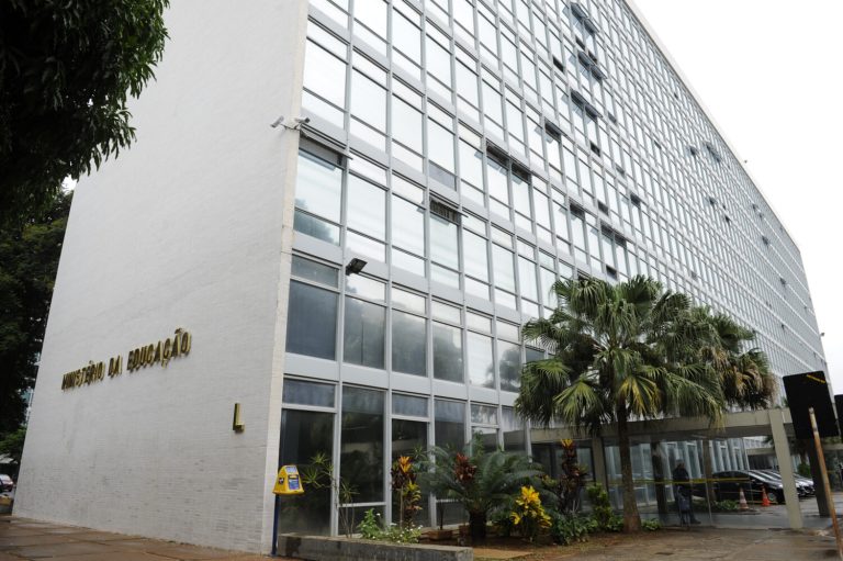 MEC antecipa divulgação de resultados do Enem para quinta-feira