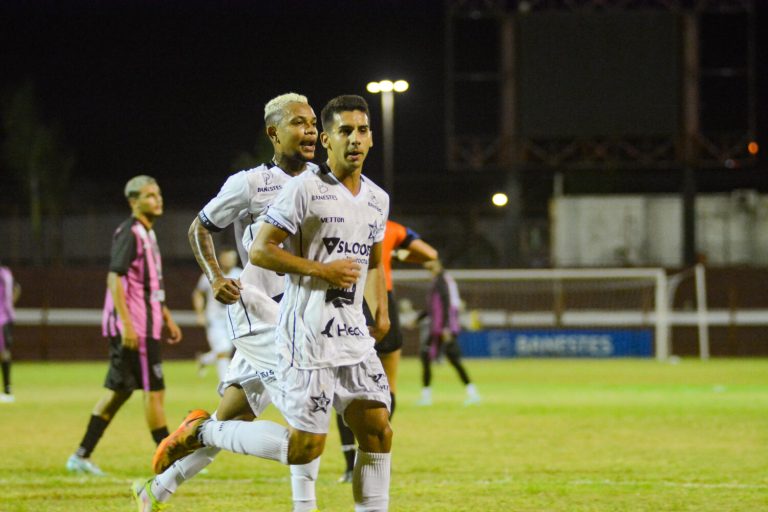 Estrela marca duas vezes, vence e deixa Atlético na lanterna do Capixabão