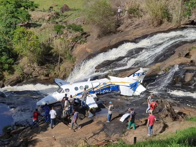 Marília Mendonça: helicóptero que caiu no ES também esbarrou em fios