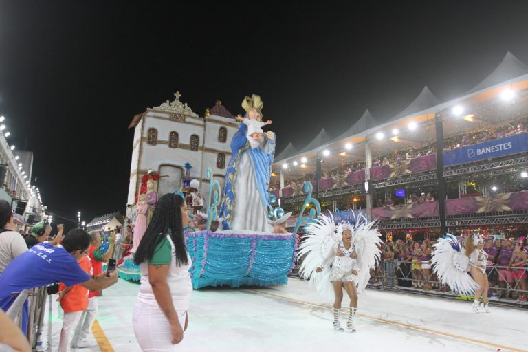 Veja como foi o desfile da Unidos da Piedade no Carnaval de Vitória