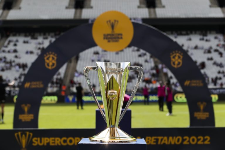 Corinthians e Flamengo disputam decisão da Supercopa do Brasil
