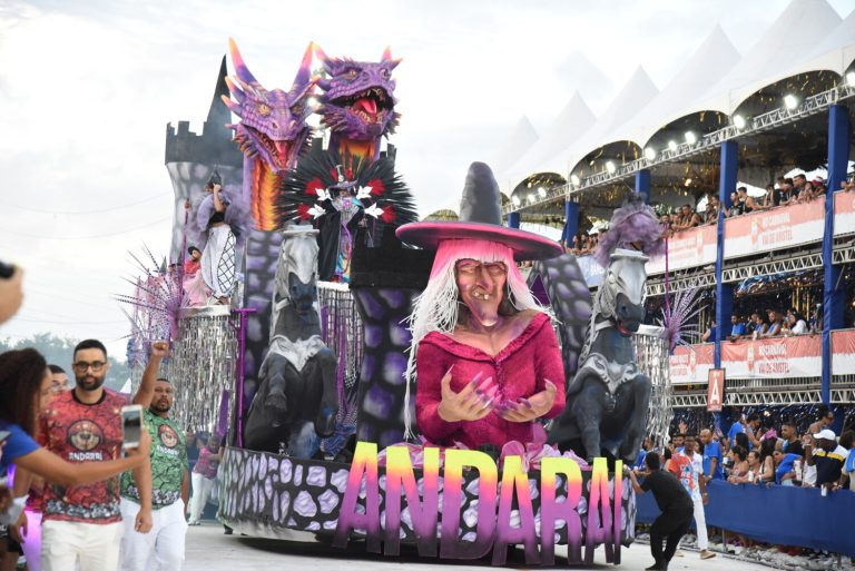 Andaraí conta histórias de cordel no Desfile das Escolas de Samba de Vitória