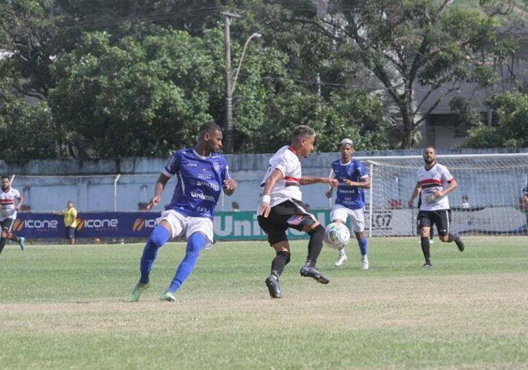 Vitória segue na liderança após empate com Serra
