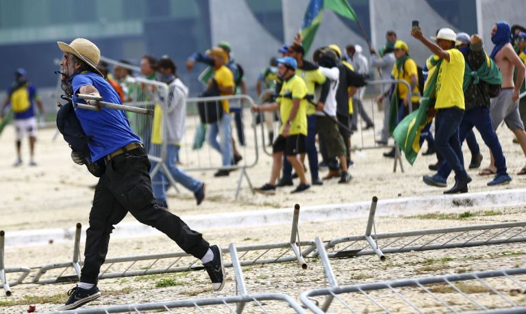 AGU quer que financiadores de atos de vandalismo no DF devolvam R$ 20,7 milhões