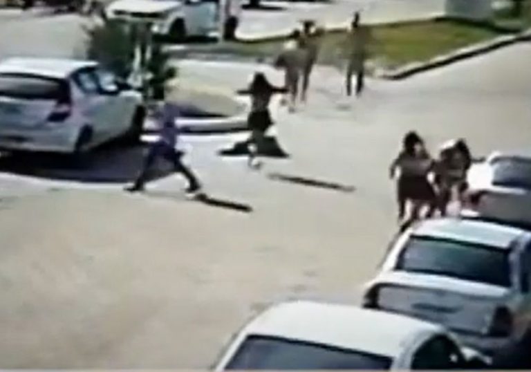 VÍDEO | Mãe e filho de quatro anos são atropelados em cidade do ES