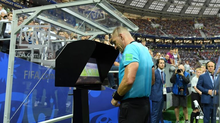 Por que Libertadores terá VAR remoto somente em jogos no Brasil e Argentina