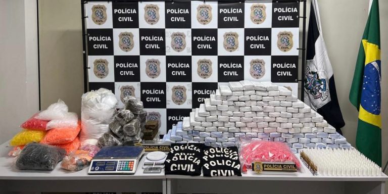 Mais de 130 kg de maconha e frascos de droga letal são apreendidos em Cariacica