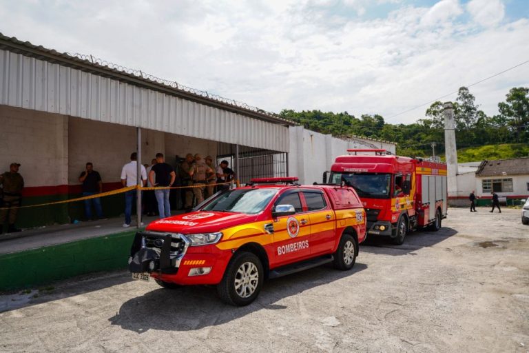 Incêndio em cela de penitenciária deixa três mortos e feridos