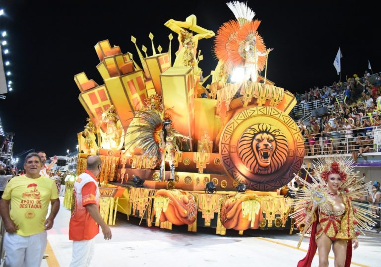 MUG é a grande campeã do Carnaval de Vitória 2023