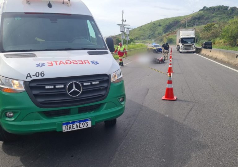 Motociclista perde controle de moto e morre atropelado por carreta no ES