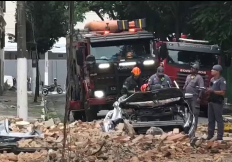 Parede desaba sobre veículo e deixa dois feridos em São Paulo