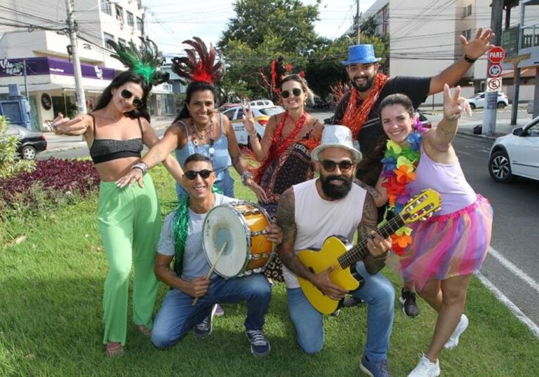 Sextou no clima do Carnaval. Veja a programação do final de semana
