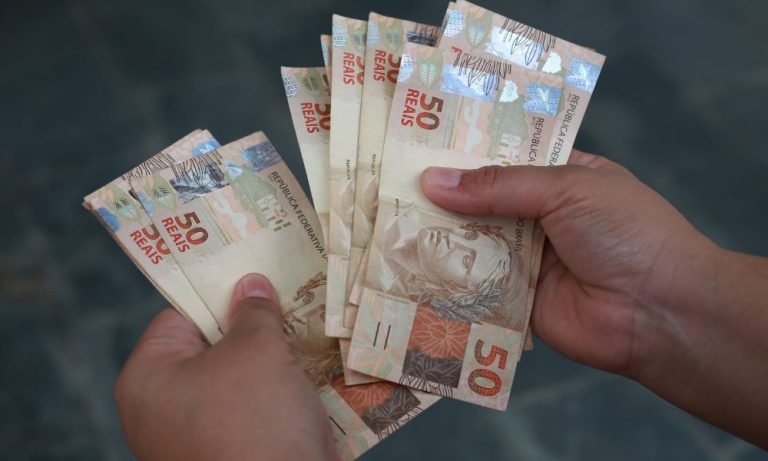 Governo Lula propõe reajuste a servidores e aumento no auxílio alimentação