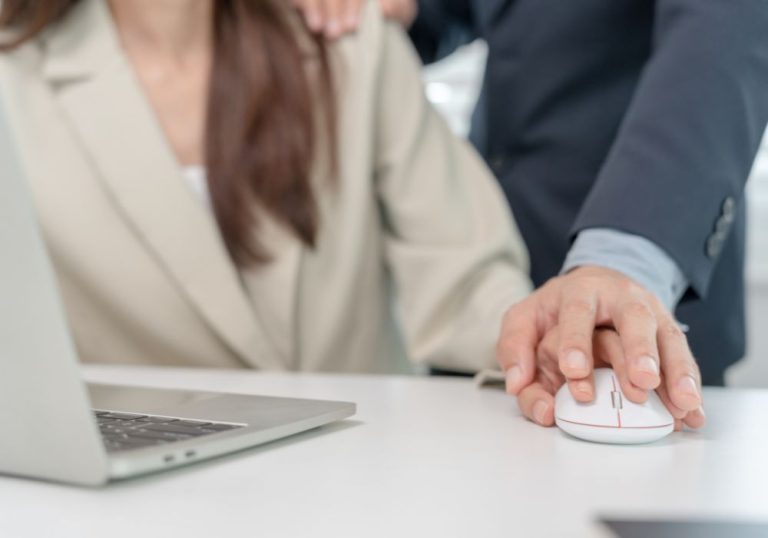 Lei exige maior combate das empresas ao assédio sexual