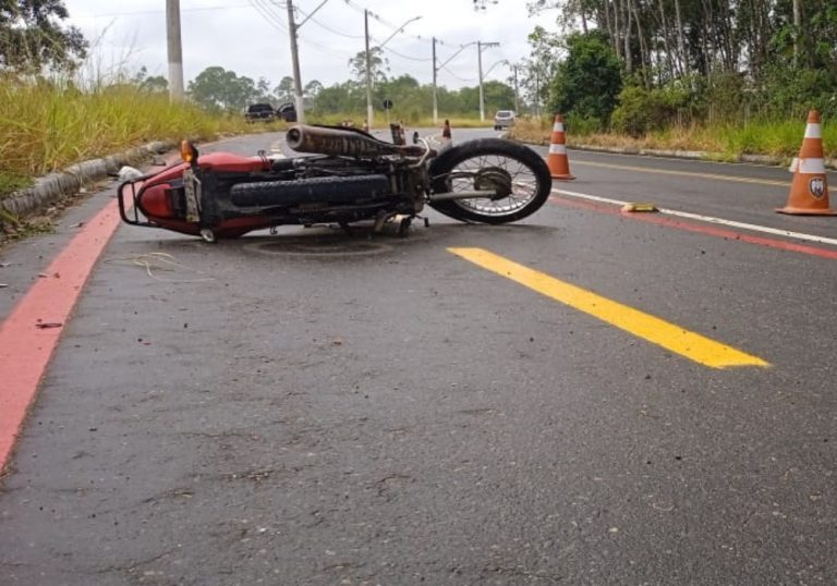Acidente de moto deixa um morto e um ferido na Serra