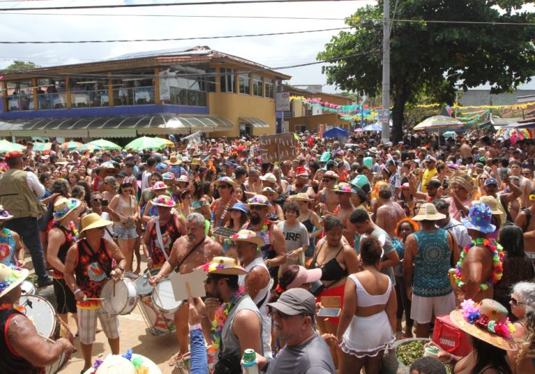 Confira os blocos de rua e atrações de Carnaval deste domingo no ES