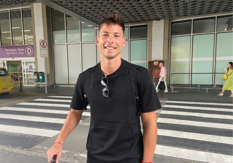 Vasco anuncia a contratação do zagueiro Manuel Capasso